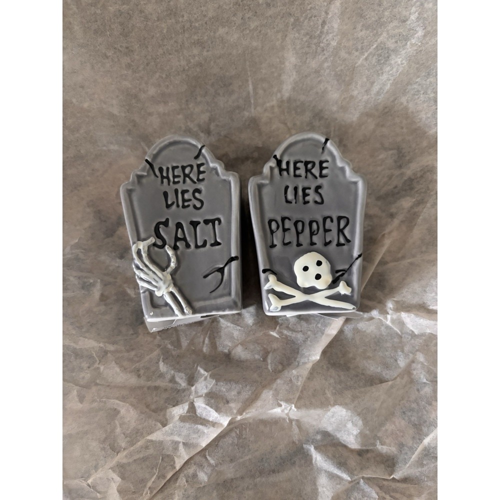 HALLOWEEN CRACKER BARREL MINI TOMBSTONE, HERE LIES SALT & PEPPER NEW
